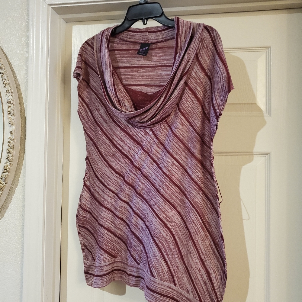 Decoded sleeveless ladies blouse dress top is a size XL.